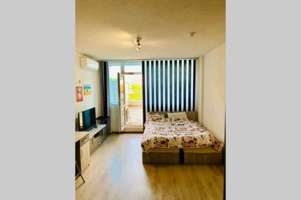 Large Studio In Studentski Grad With Huge Terrace Apartment Sofia Exterior foto