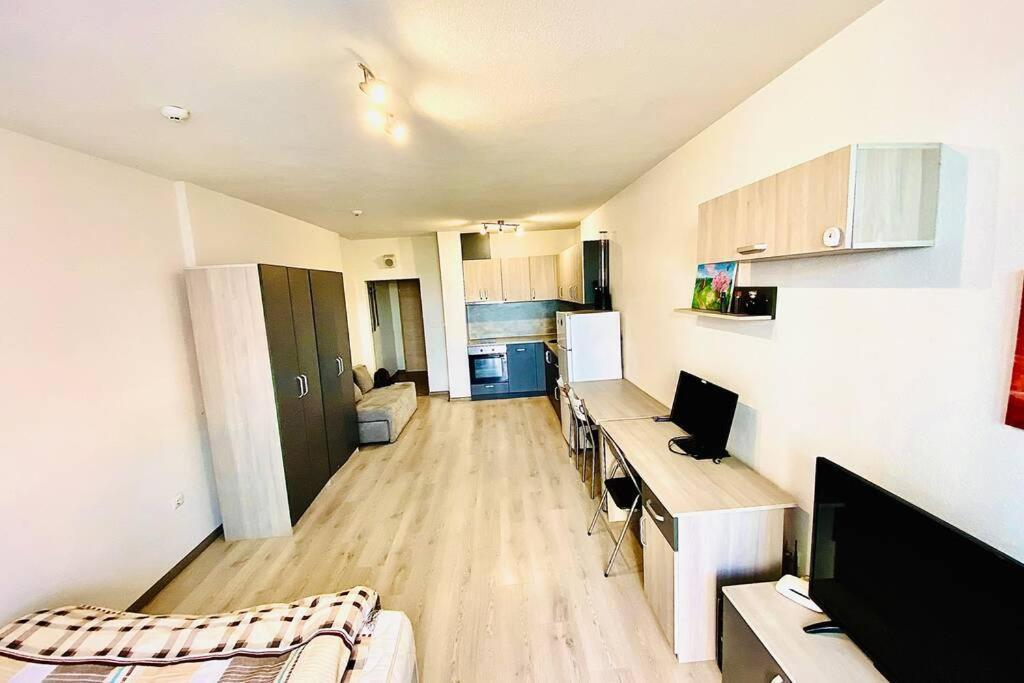 Large Studio In Studentski Grad With Huge Terrace Apartment Sofia Exterior foto